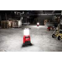 Lampe de chantier M18 Radius et chargeur avec One-Key, DEL, 4800/9000/2500 lumens, Boîtier en Plastique Solutions industrielles ALPHA